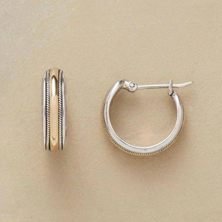 Ada | Orecchini a Cerchio in Argento con Linea Dorata