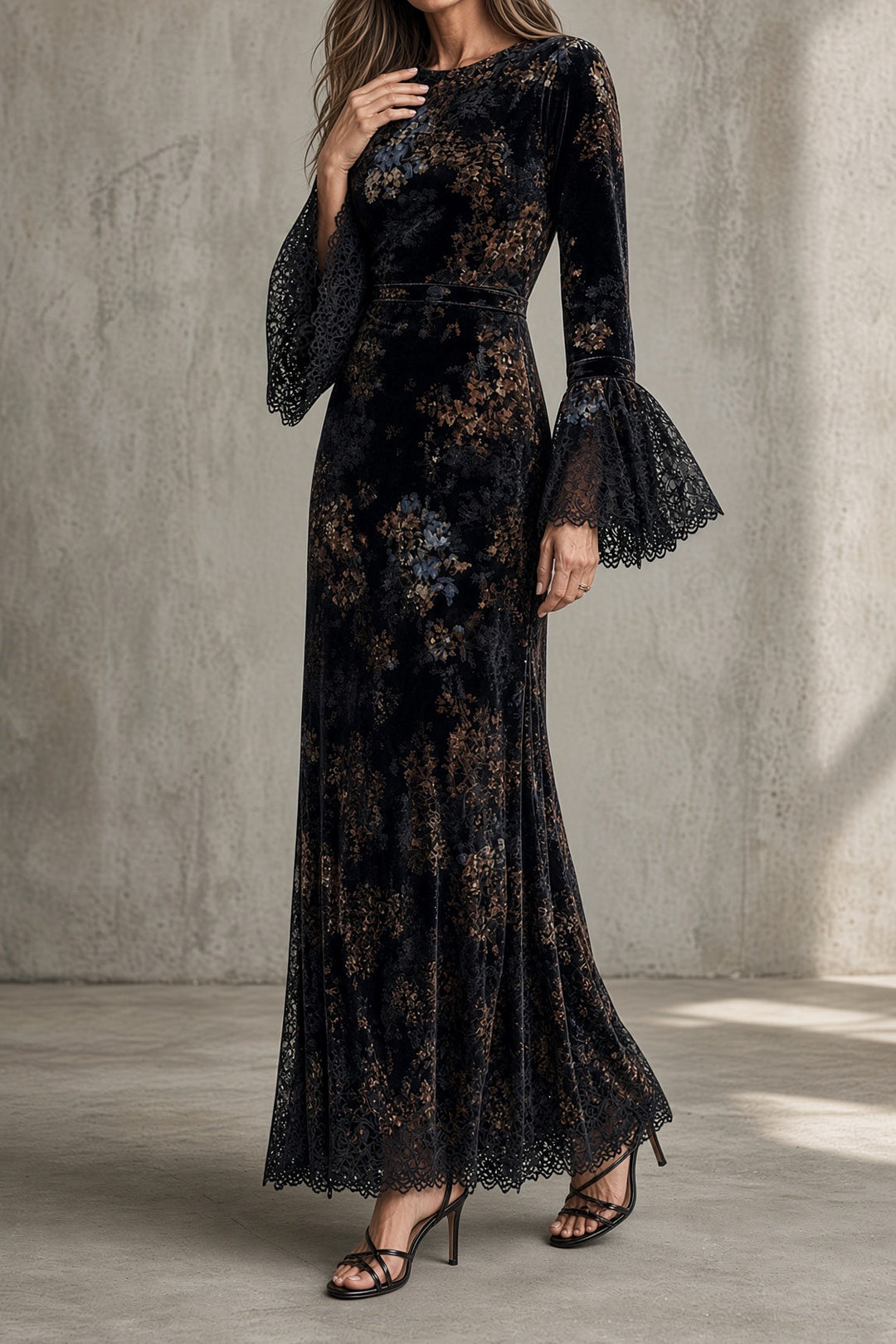 Camelia | Abito Maxi in Velluto con Maniche in Pizzo