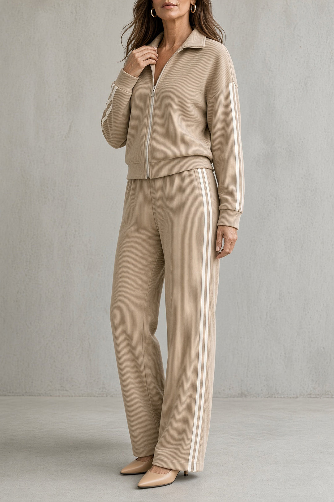 Elsa | Completo Sportivo con Zip e Righe a Contrasto